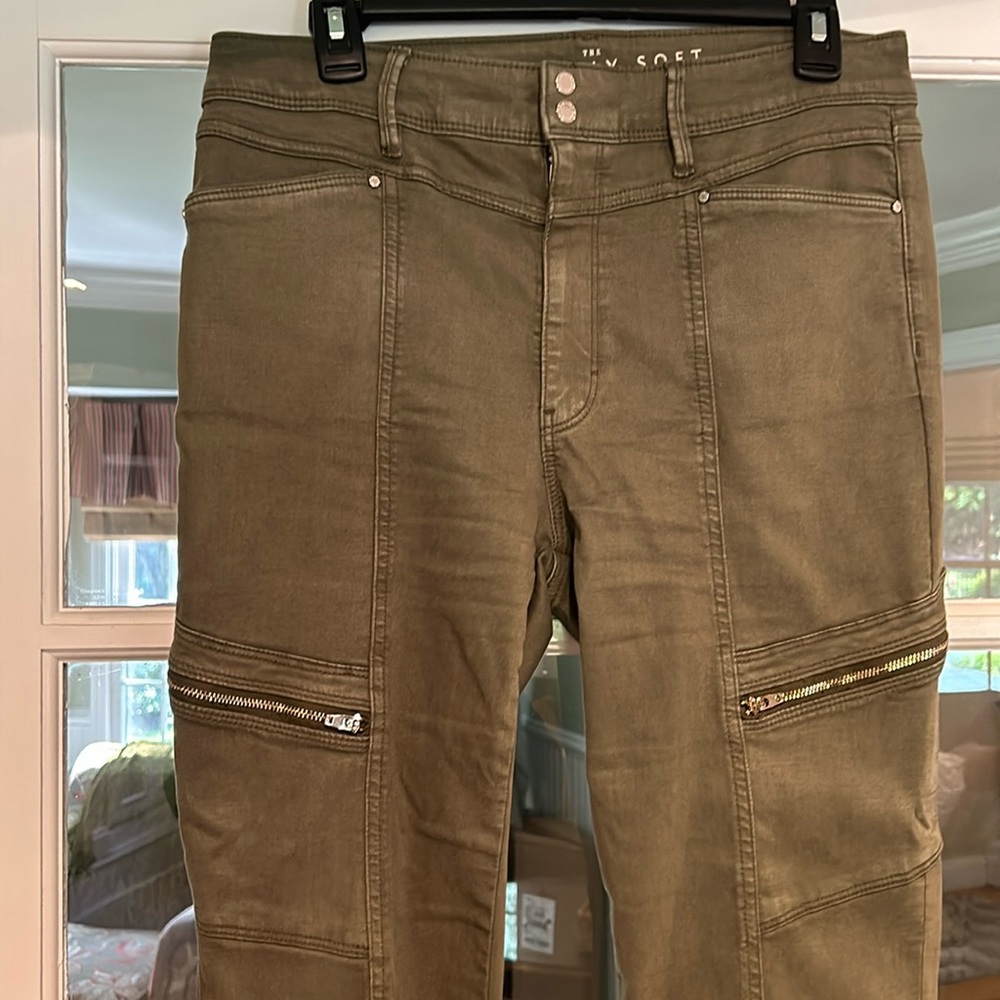 WHBM hi rise everyday soft skinny ankle jeans. Size 10. NWOT